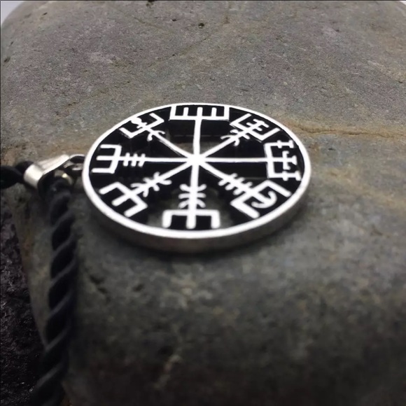 ❌SOLD❌ Viking Odin Rune Amulet Compass Necklace - Picture 5 of 13